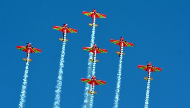 عيد العرش: عروض جوية وقفز مظلي بمضيق، مرتيل وسلا