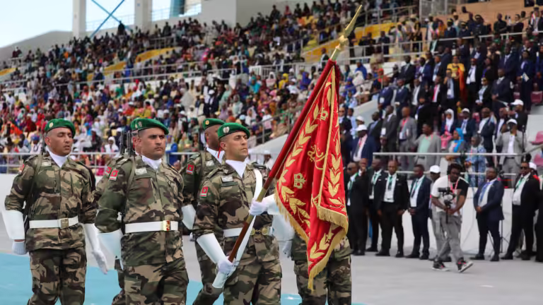 القوات المسلحة الملكية تشارك في احتفالات الذكرى الخمسين لاستقلال جزر القمر