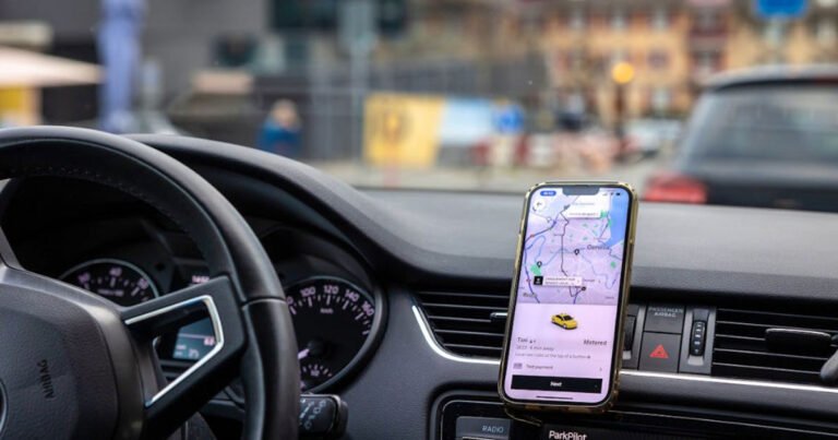 المعطيات الشخصية: سائقو سيارات الأجرة يتهمون تطبيقات النقل