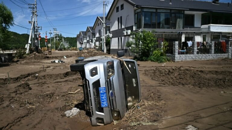 بكين تعترف بوجود ثغرات في خطط الطوارئ بعد الأمطار الغزيرة المميتة